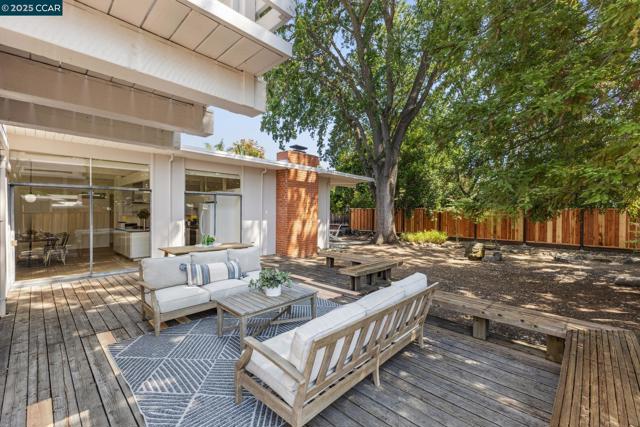243 Santa Fe Dr, Walnut Creek CA: https://media.crmls.org/mediaz/212d5a65-c66c-4118-9f19-eaf721273203.jpg