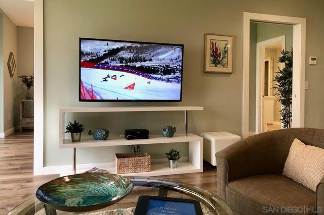 2005 Costa Del Mar Rd, Carlsbad CA: https://media.crmls.org/mediaz/212d5ead-48a5-4889-a3ac-08190c210a43.jpg