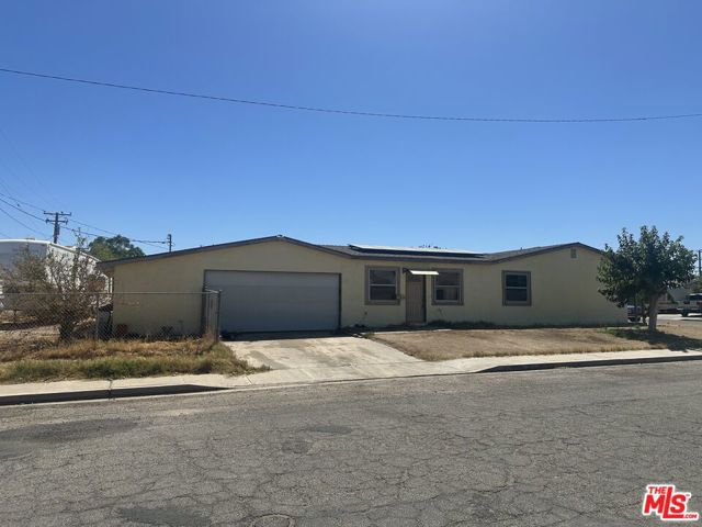 1011 E California Street, Blythe CA: https://media.crmls.org/mediaz/212d65aa-322f-4078-8047-ba706f4e236c.jpg