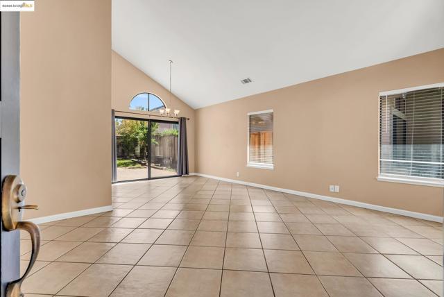 4820 RIDGEVIEW DRIVE, Antioch CA: https://media.crmls.org/mediaz/212d8735-b19b-4465-a7e6-c8de4918b438.jpg