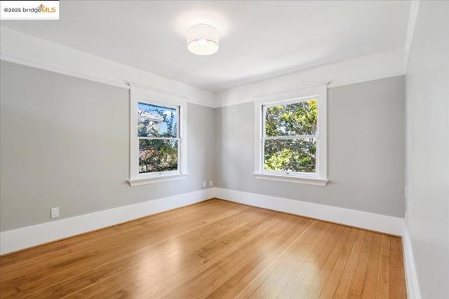 1912 Virginia St, Berkeley CA: https://media.crmls.org/mediaz/212dad24-7bf4-4e55-be06-459185223f79.jpg