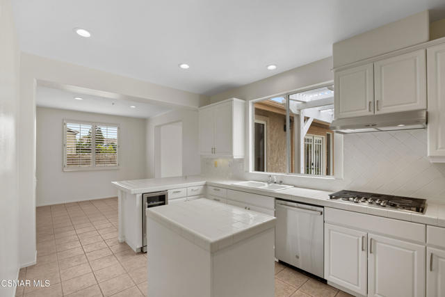 1532 Lorena Drive, Oxnard CA: https://media.crmls.org/mediaz/212dae07-37d3-4545-8794-4d49483d84be.jpg