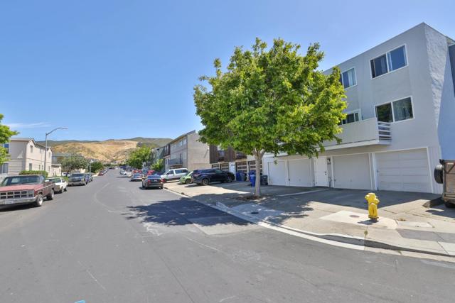 324 Susie Way, South San Francisco CA: https://media.crmls.org/mediaz/212de46b-1346-477c-b09e-d86f642921d5.jpg