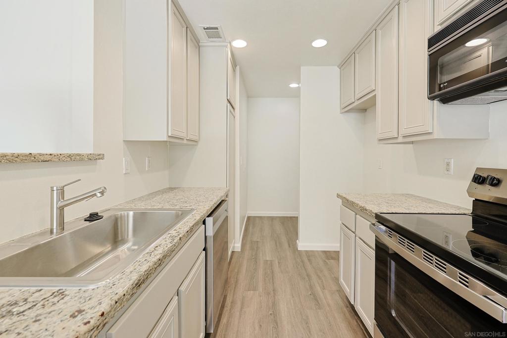 MLS #250032603SD image #16