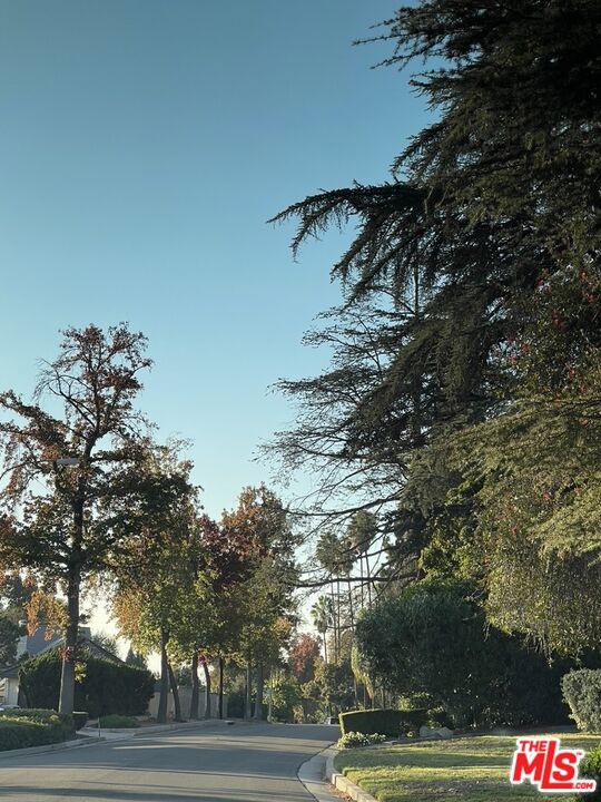 https://media.crmls.org/mediaz/212e75c6-ceac-4eb5-9a77-1407136154e7.jpg?preset=X-Large