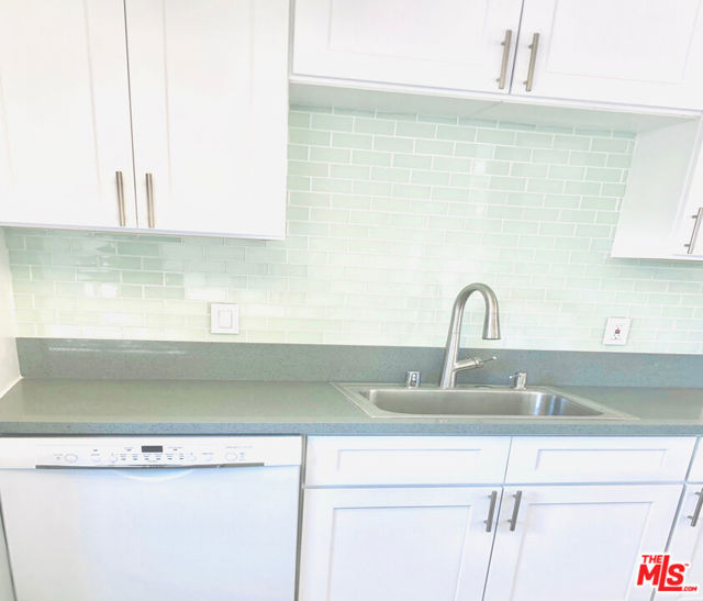 4171 W 4th Street, Los Angeles CA: https://media.crmls.org/mediaz/212efa61-1184-4fe9-8e2c-a15d888d792e.jpg