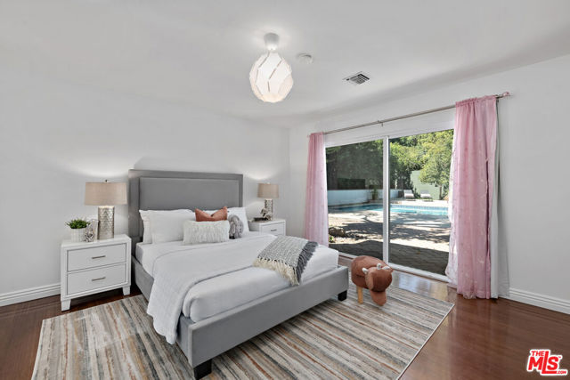 4745 Caritina Drive, Tarzana CA: https://media.crmls.org/mediaz/212f12fb-25e5-4b95-a262-1225123bbb2e.jpg