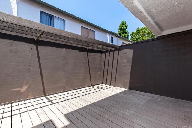 8746 Villa La Jolla Drive, La Jolla CA: https://media.crmls.org/mediaz/212f1acb-7df5-413e-8cf1-c2fabd7e3e04.jpg