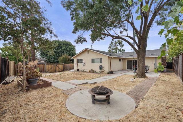 1301 3rd Street, Gilroy CA: https://media.crmls.org/mediaz/212f464f-df0b-4bad-b01e-87c7eb212b47.jpg
