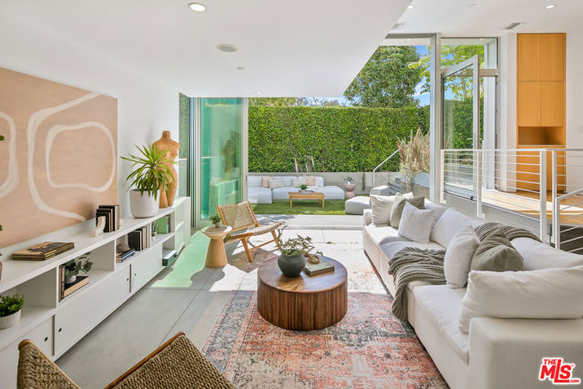 338 Rennie Avenue, A photo 6