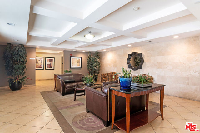 4180 Fair Avenue, Studio City CA: https://media.crmls.org/mediaz/212f5133-9a96-49b9-bcff-4b58e5565028.jpg