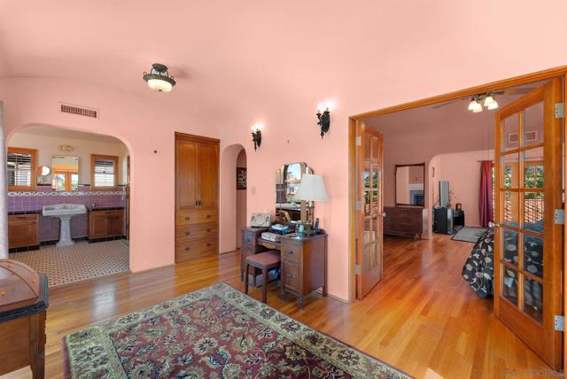 4010 S Hempstead Circle, San Diego CA: https://media.crmls.org/mediaz/21312056-2b52-4f46-9bc8-07b097482e9b.jpg