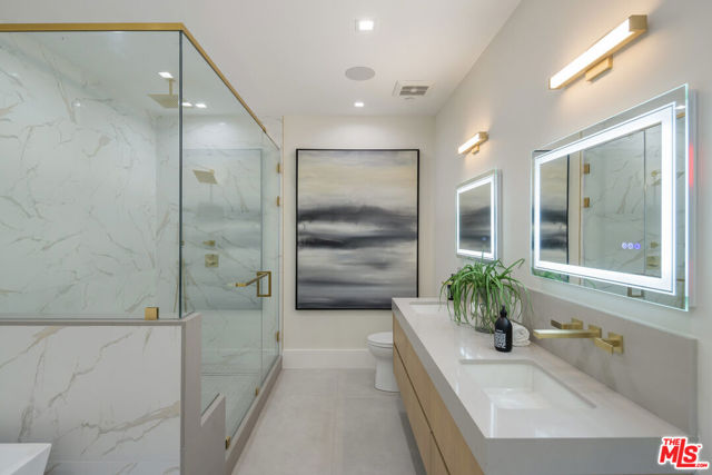 1530 N Beverly Drive, Beverly Hills CA: https://media.crmls.org/mediaz/2131aa18-fec6-45fa-a919-53dc6ffecfc6.jpg