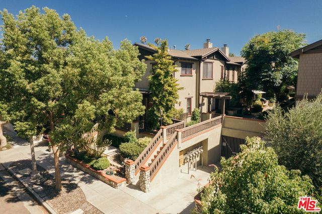 322 Alpine Street, Pasadena CA: https://media.crmls.org/mediaz/2131ae59-4a2a-4263-a805-8eefae94dd3f.jpg