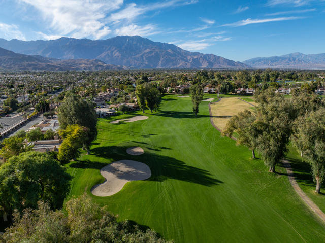 35 Mission Court Court, Rancho Mirage CA: https://media.crmls.org/mediaz/2132767d-0eeb-4a43-8226-9a18d7a7e161.jpg