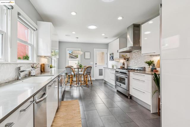 714 Evelyn Ave, Albany CA: https://media.crmls.org/mediaz/2132a199-1caa-4a19-bac4-fda73513e642.jpg