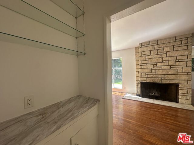 1555 San Ysidro Drive, Beverly Hills CA: https://media.crmls.org/mediaz/2132bb61-bcec-4f58-a1fe-d7762d7af63c.jpg