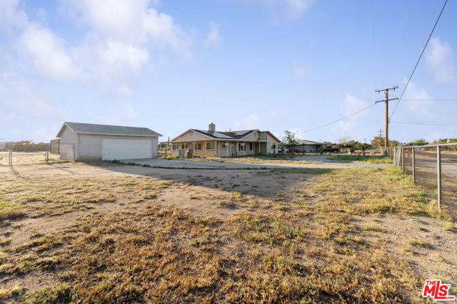 9256 6th Avenue, Hesperia CA: https://media.crmls.org/mediaz/2132d47b-8595-4100-9427-312793586b33.jpg