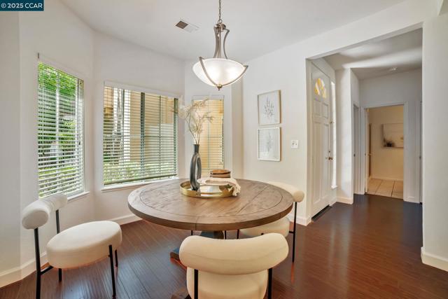 1364 Canyon Side Ave, San Ramon CA: https://media.crmls.org/mediaz/21333399-224f-4bc2-a13c-441178964d23.jpg