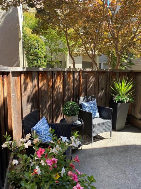 907 Cowper Street, Palo Alto CA: https://media.crmls.org/mediaz/21334576-dc46-42cd-93ce-b18b2c65f7c5.jpg