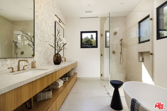 Image 24 of 69 For 915 Camino Medio