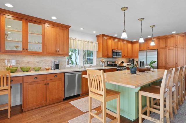 4386 Niagara Ave, San Diego CA: https://media.crmls.org/mediaz/2133d840-e971-4572-992f-477c8eeccc75.jpg