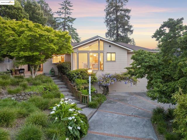 38 La Salle Ave, Piedmont CA: https://media.crmls.org/mediaz/21348fe2-57e1-4463-bc3c-9ea7d52f3ad5.jpg