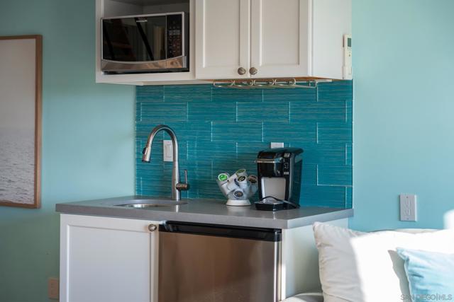 7570 Cabrillo Ave, La Jolla CA: https://media.crmls.org/mediaz/213497f8-a9c1-4b3d-8e03-7dbeb924fb79.jpg
