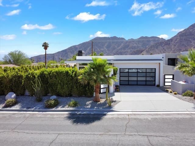 54050 Avenida Obregon, La Quinta CA: https://media.crmls.org/mediaz/2134e50f-a8cb-41f5-99d5-2a3260f14638.jpg