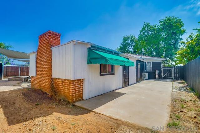 3518 Isla Vista Dr, San Diego CA: https://media.crmls.org/mediaz/21353667-d168-4ead-b292-cf6794ade6ef.jpg