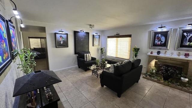 Detail Gallery Image 7 of 29 For 1735 Plaza Crest Ridge Rd, San Diego,  CA 92114 - 4 Beds | 2 Baths