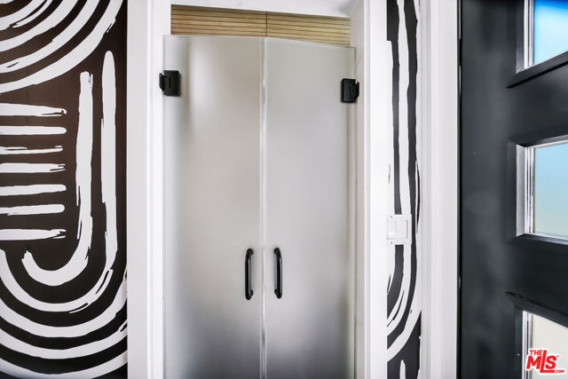 1940 N Avenue 51, Los Angeles CA: https://media.crmls.org/mediaz/21365702-2b17-4433-a8f0-d5d16aff7493.jpg
