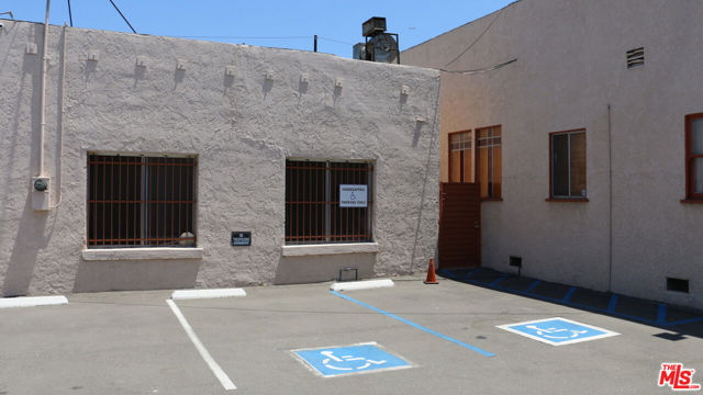 Image 18 of 31 For 8461 San Pedro Street