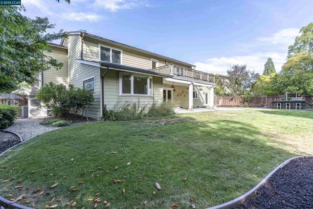 1206 Rimer Dr, Moraga CA: https://media.crmls.org/mediaz/2136a9a5-9a4e-4c99-b208-6fecfb3a60aa.jpg