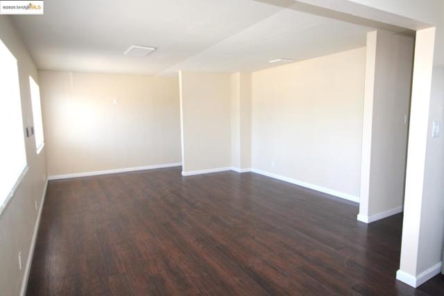 3044 Capp ST, Oakland CA: https://media.crmls.org/mediaz/2136d599-977a-46a6-ab9c-926fd0900ec4.jpg