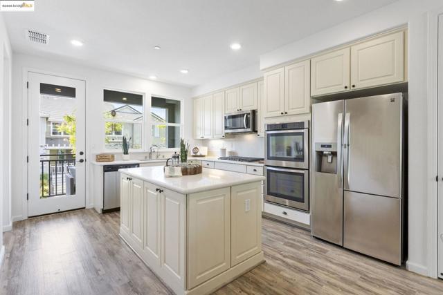 7129 Calistoga Ln, Dublin CA: https://media.crmls.org/mediaz/2136fd14-245c-4929-8b33-fb7e0bd49370.jpg