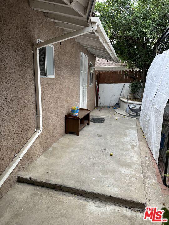 11577 Amboy Avenue, San Fernando CA: https://media.crmls.org/mediaz/21373a0c-dcec-4bee-8526-c90e29541807.jpg