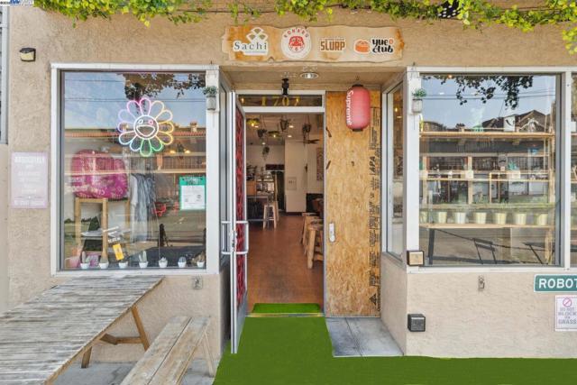 1707 Lincoln Ave, Alameda CA: https://media.crmls.org/mediaz/213776b2-8c76-48e8-9e15-ca19615de961.jpg