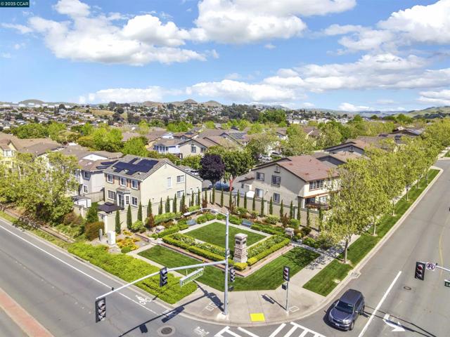 1186 Waverly Cir, Hercules CA: https://media.crmls.org/mediaz/213785c4-b4c8-4d31-b927-93ab1dab6501.jpg