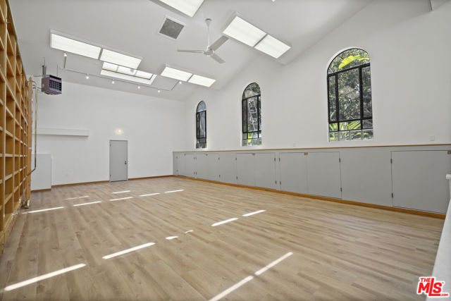 28828 Selfridge Dr, Malibu CA: https://media.crmls.org/mediaz/2137e4e5-f8a6-4ff1-a41b-83d3a6ed7a31.jpg