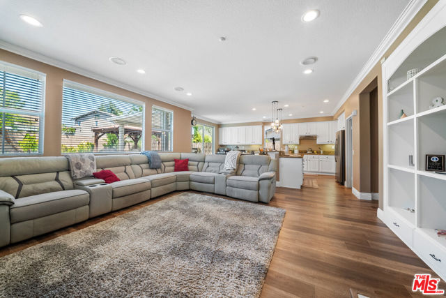 11501 Trailrun Court, Riverside CA: https://media.crmls.org/mediaz/2139e08f-65cc-44e6-b873-8158ee3123b4.jpg