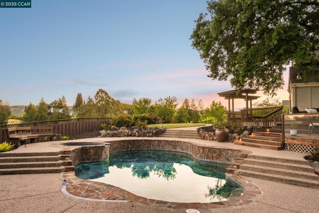 15 Blemer Ct, Danville CA: https://media.crmls.org/mediaz/213a06df-d8ca-4772-892b-ab6e9f747ea8.jpg
