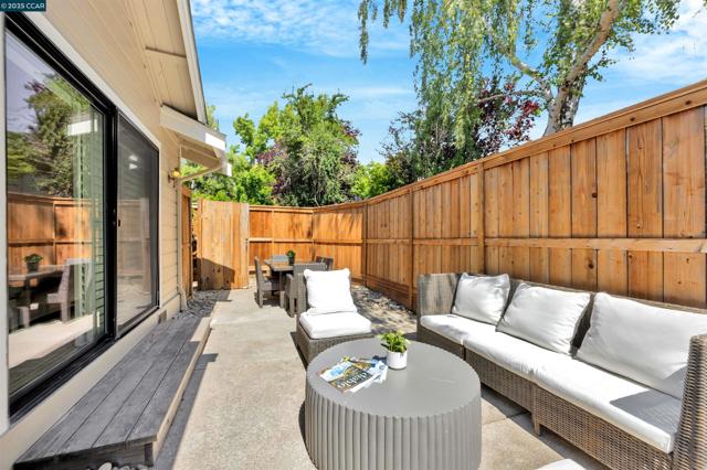 4 Benedita Pl, Moraga CA: https://media.crmls.org/mediaz/213a2582-d403-46e6-a49b-bbee5bc8e5d0.jpg