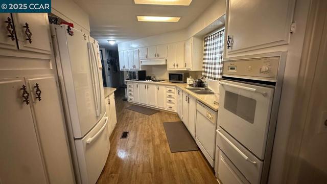 367 Ravine Cir, Rancho Cordova CA: https://media.crmls.org/mediaz/213a5be9-9f4e-439e-8066-5856e4621659.jpg
