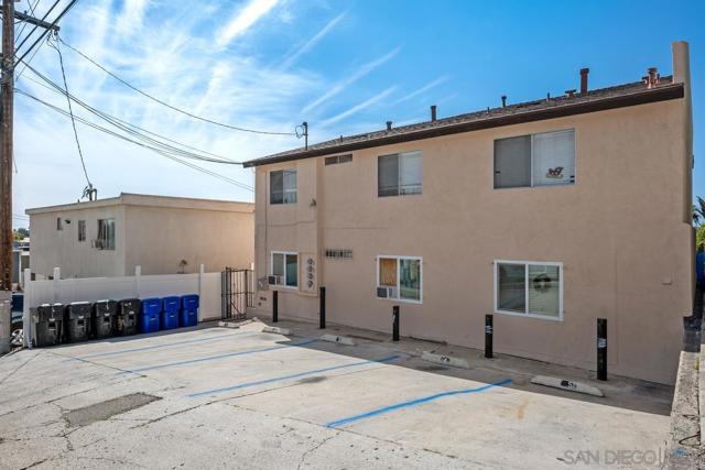 4235 4237 49TH ST, San Diego CA: https://media.crmls.org/mediaz/213b2655-a434-40e7-8f8f-08faf0e2080d.jpg