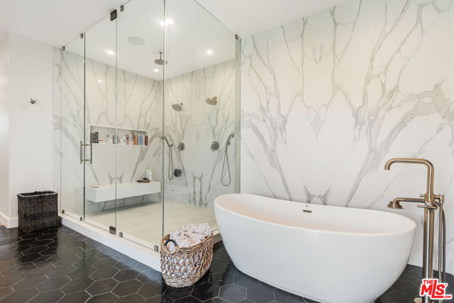 6 Bed Home for Sale in Calabasas, California