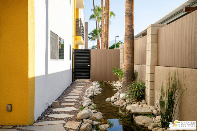 588 E San Lorenzo Road, Palm Springs CA: https://media.crmls.org/mediaz/213bee1f-f514-41b4-aa71-ea705aed4550.jpg