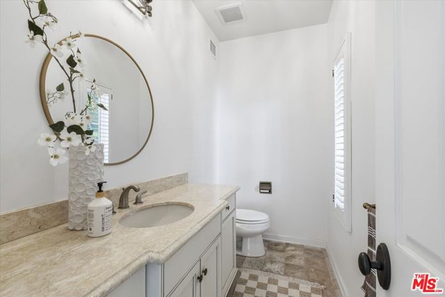 1284 Lago Vista Drive, Beverly Hills CA: https://media.crmls.org/mediaz/213c90e7-7010-4d39-8ea0-d057faa9e988.jpg