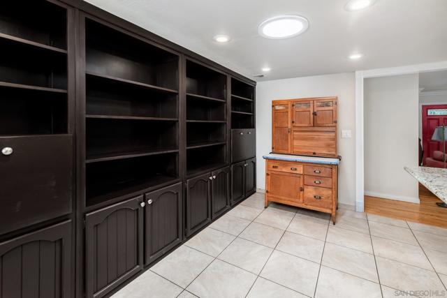 4737 Baylor Dr, San Diego CA: https://media.crmls.org/mediaz/213d6b17-637c-44d5-8928-b4d18be6f15b.jpg