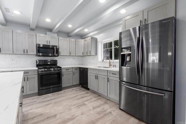 348 Avenida De Las Rosas, Encinitas CA: https://media.crmls.org/mediaz/213db8c0-8c22-4351-b838-6c16f349f583.jpg